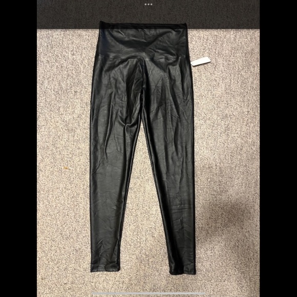 Faux leather skinny pants - Picture 2 of 4